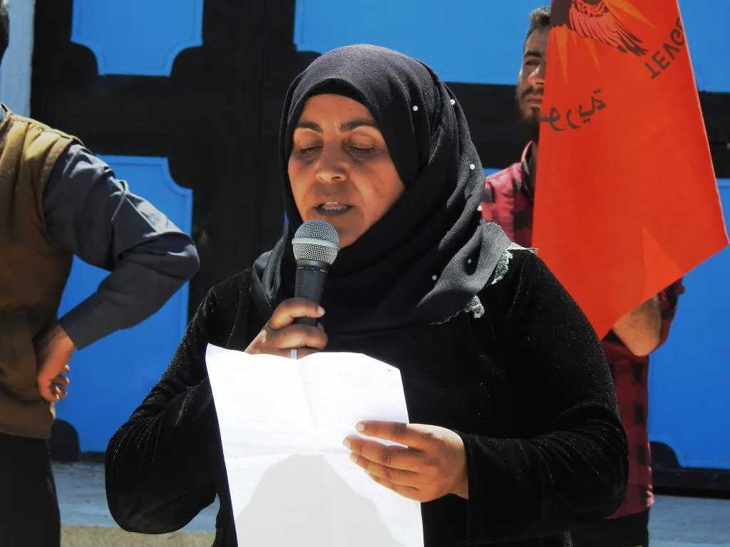 المئات من أهالي الكرامة يتظاهرون رفضاً لجدار التقسيم