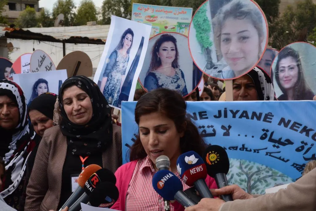 حركات المرأة تشجب العنف والقتل المُمارس ضد المرأة