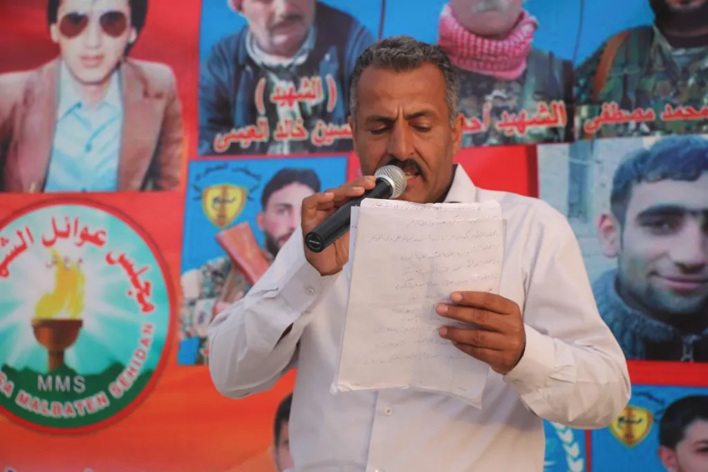 إيقاد شموع الاستذكار على أضرحة شهداء شهر نيسان في منبج وكري سبي