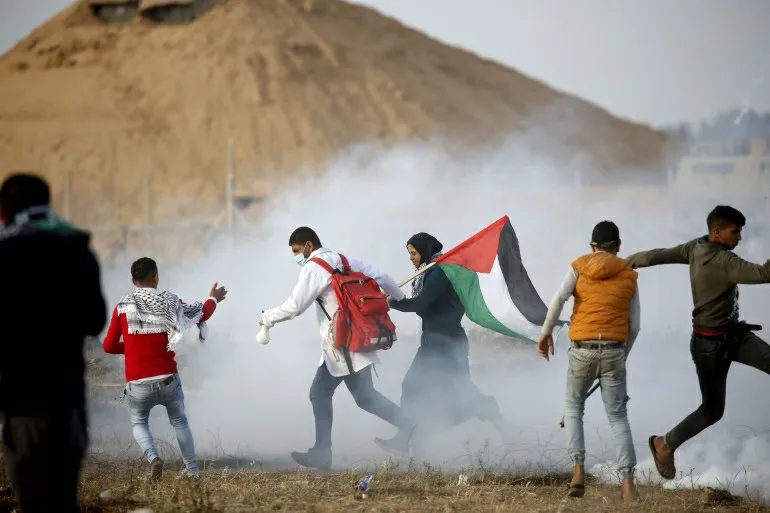 60 جريحاً فلسطينياً من المشاركين في مسيرة العودة على حدود غزة