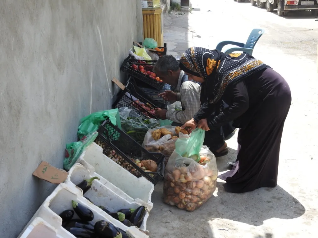 غلاء وتفاوت في أسعار المواد الغذائية يرهق سكان كري سبي