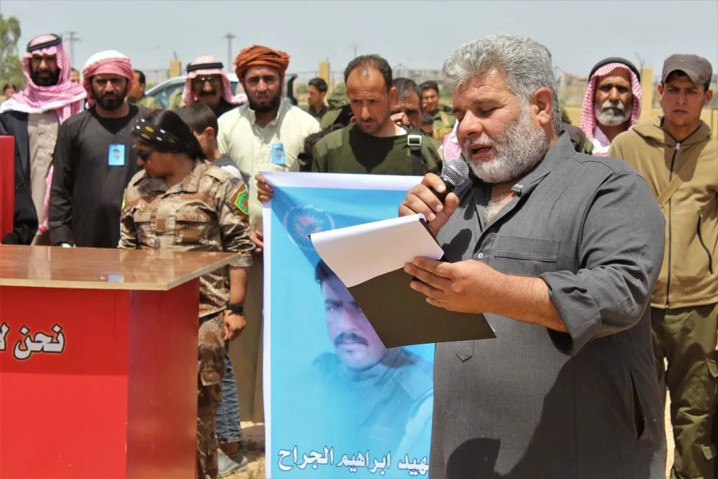 المئات من أهالي الطبقة يودعون الشهيد إبراهيم الجرّاح
