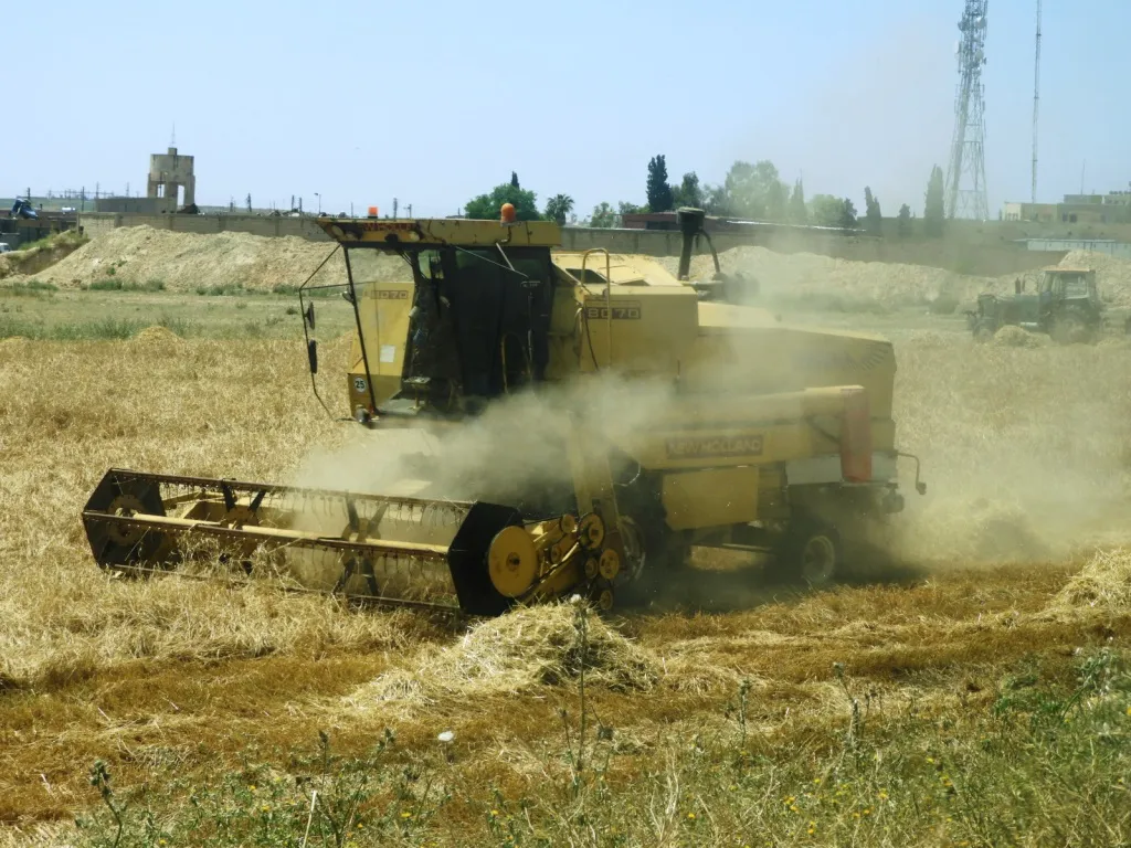 موسم الحصاد يبدأ بمشاكل لأصحاب الحصادات في عين عيسى