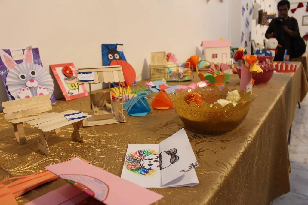 معرض " مواهب"...حيز لأطفال الرقة لعرض رسوماتهم وأعمالهم الفنية