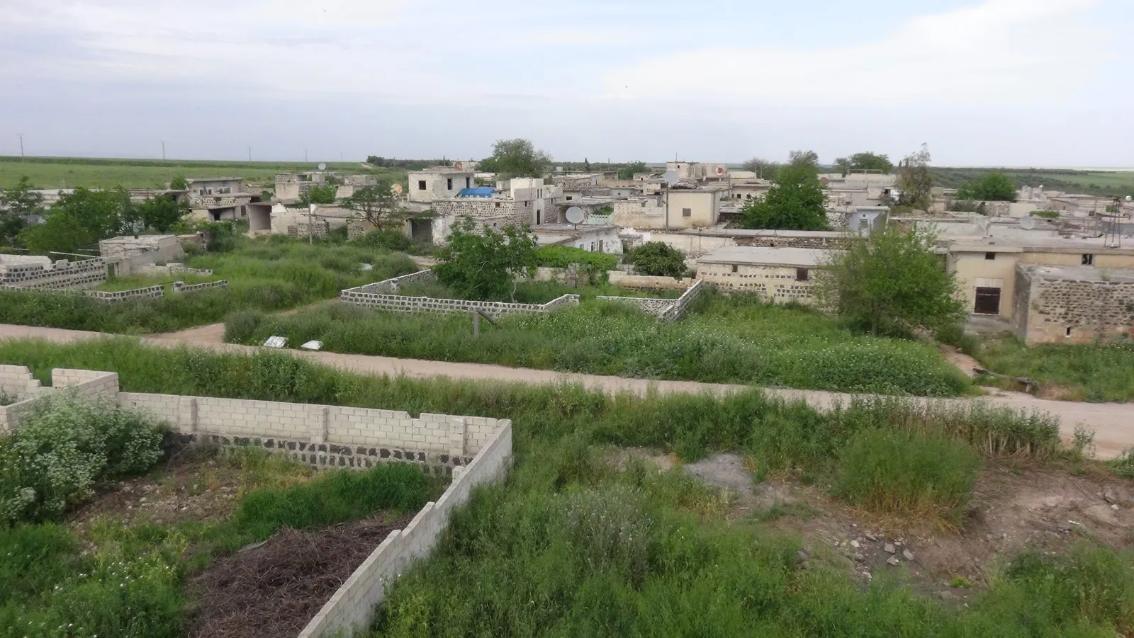 'إرادتنا ومقاومتنا أقوى من قذائفهم وسنبقى في منازلنا'