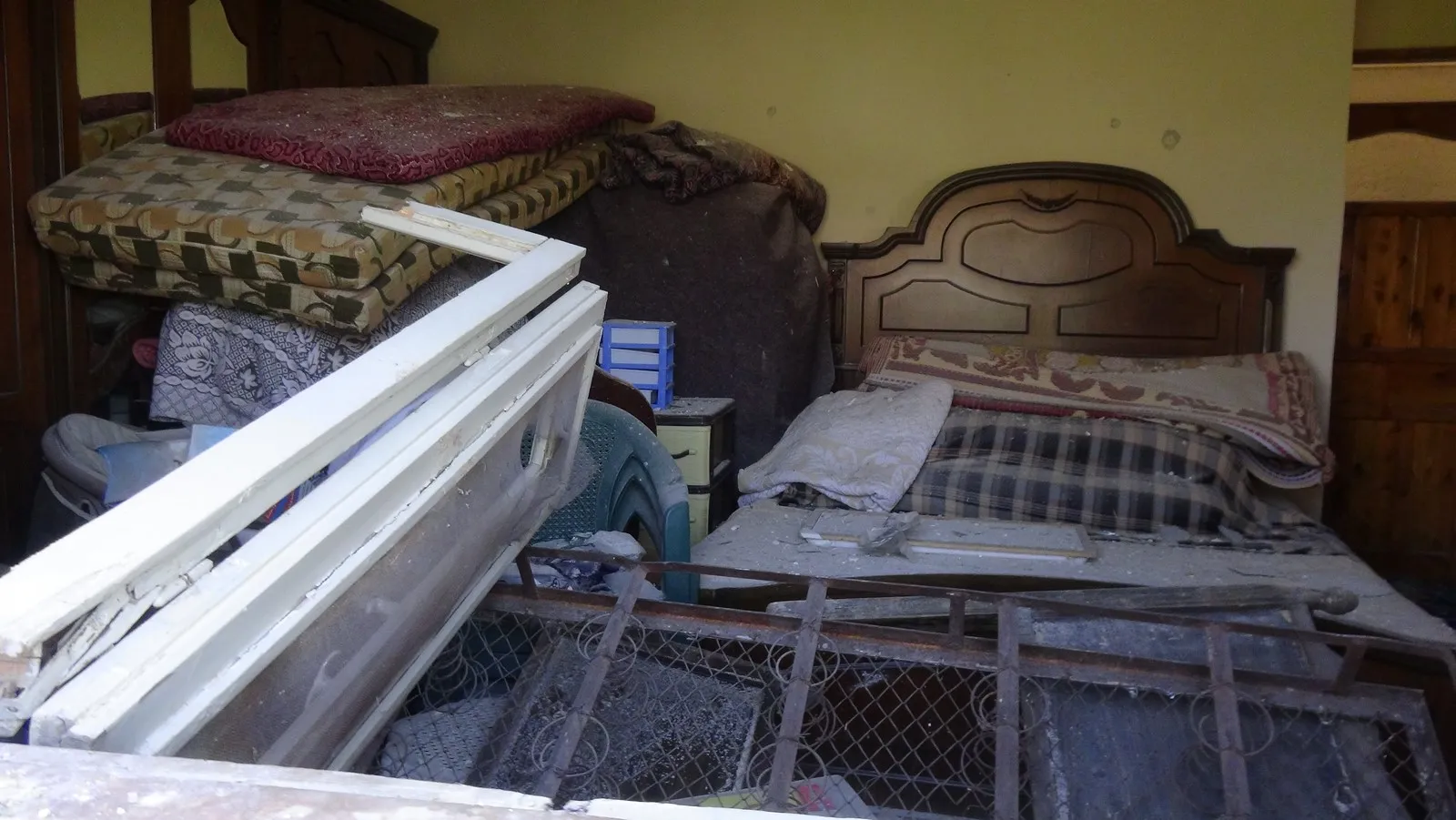 'إرادتنا ومقاومتنا أقوى من قذائفهم وسنبقى في منازلنا'