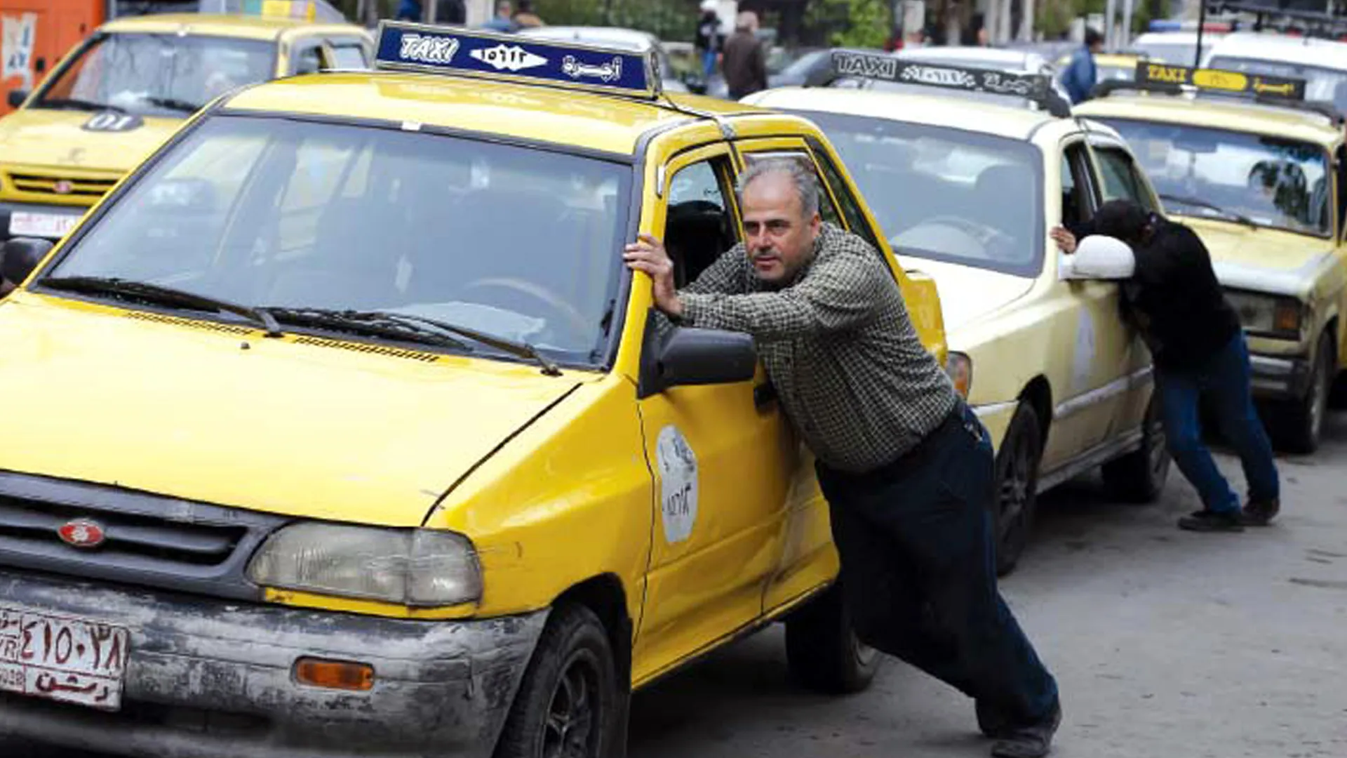 تفاقم الأزمة في مناطق سيطرة النظام والأخير لا يقدم سوى الوعود