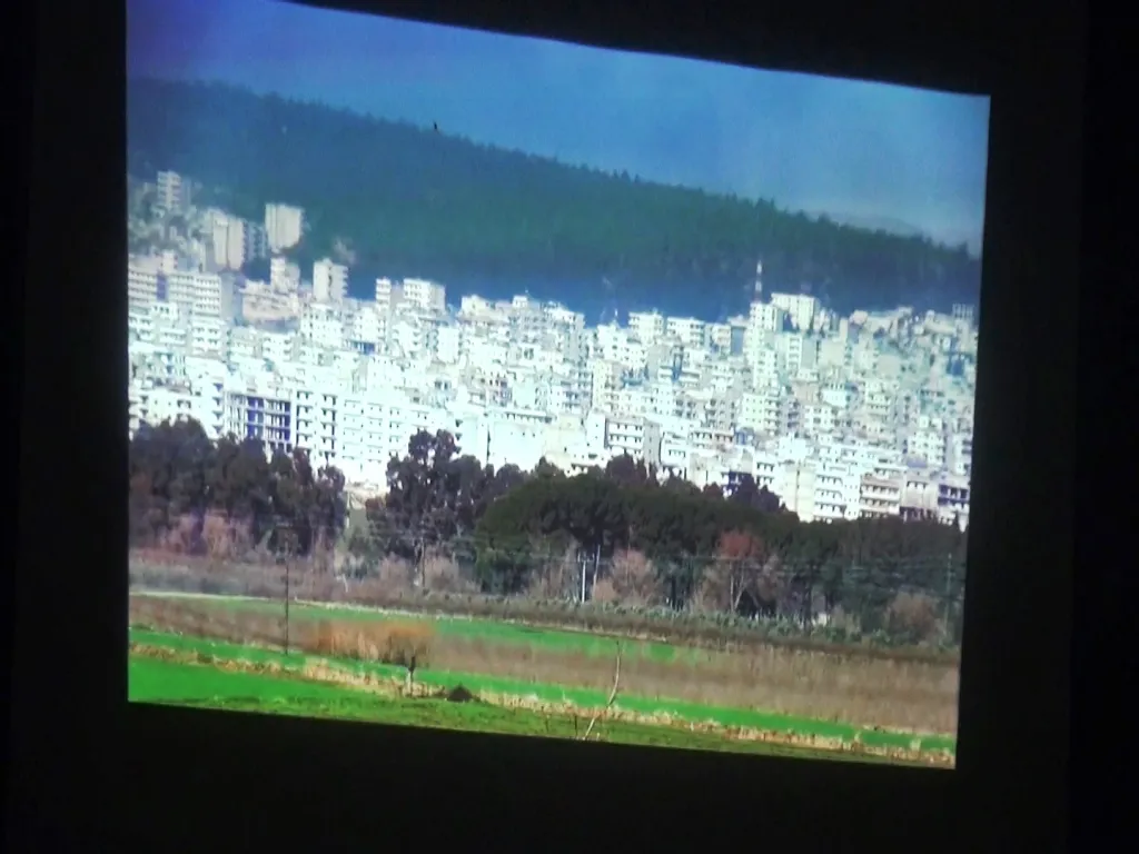 أهالي الجرنية يتظاهرون رفضاً لجدار التقسيم