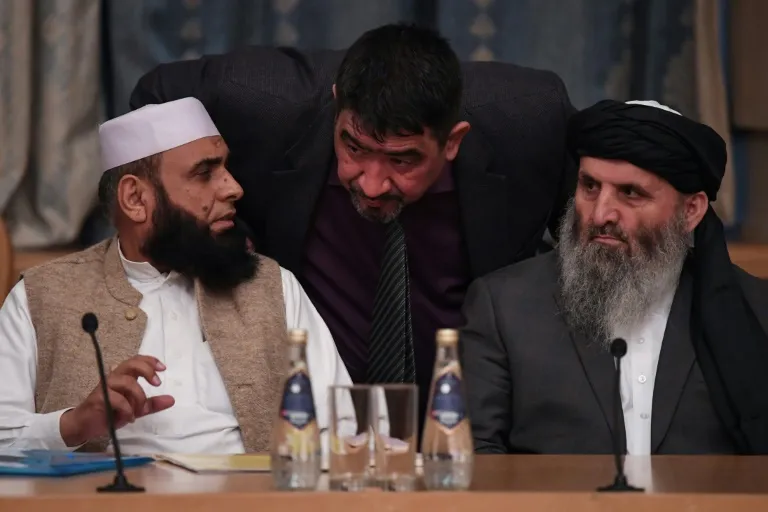 طالبان تعلق محادثات الدوحة بسبب الخلاف حول انسحاب القوات الأمريكية