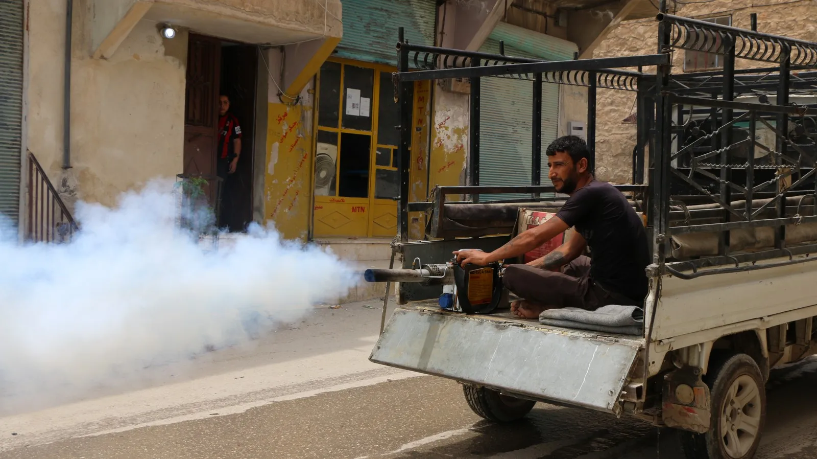 بلدية الشيخ مقصود تبدأ بحملة رش للمبيدات الحشرية
