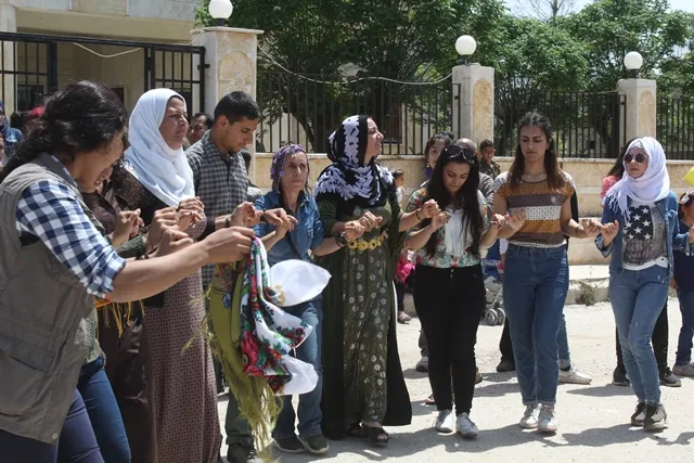 أهالي مقاطعة قامشلو يحتفلون بعيد العمال العالمي
