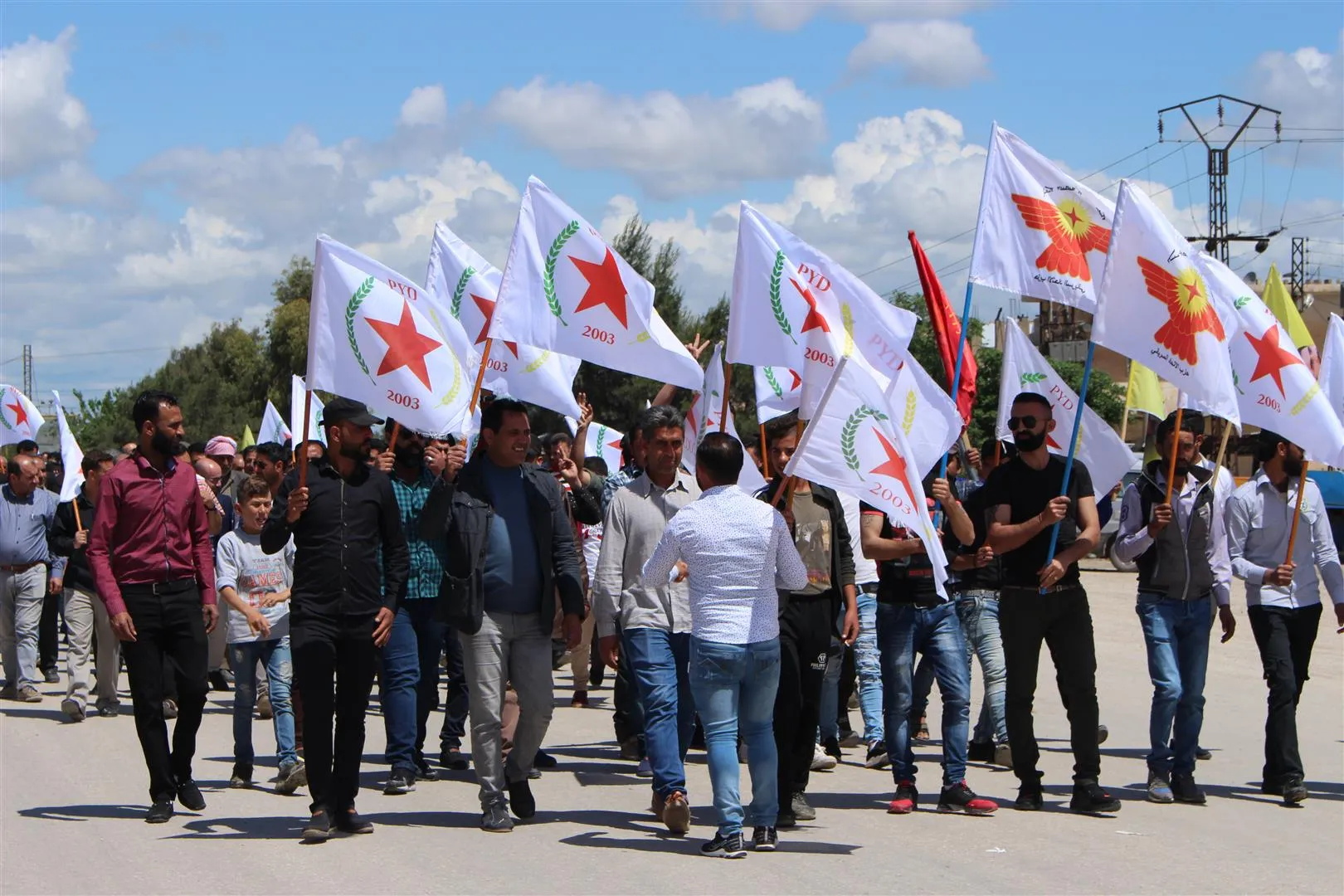 أهالي الحسكة يتظاهرون احتجاجاً على جدار التقسيم وانتهاكات الدولة التركية