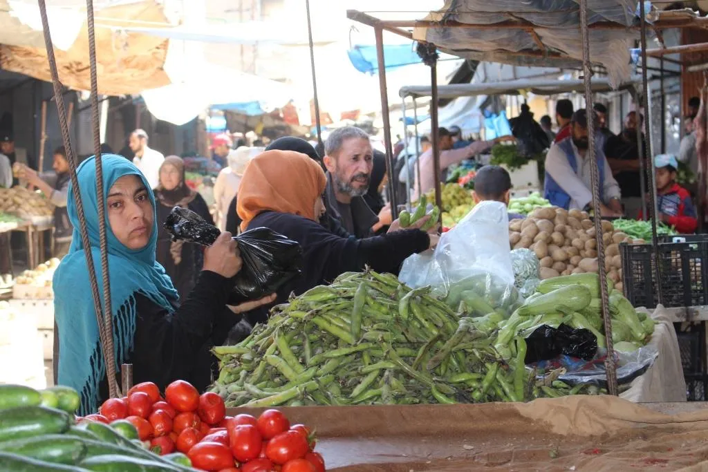 في اليوم الثاني من رمضان... أسواق مزدحمة وأسعار غير موحدة