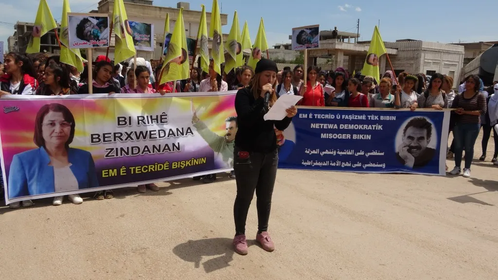 المئات من الطلاب والمدرسين يؤكدون دعمهم لمقاومة المضربين ورفضهم لجدار التقسيم