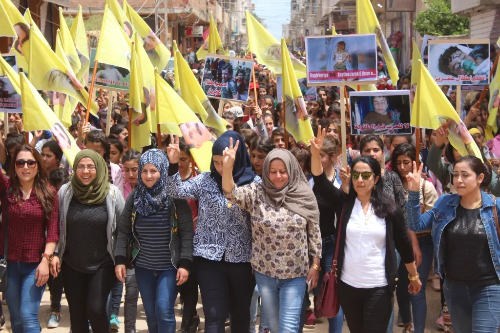 المئات من الطلاب والمدرسين يؤكدون دعمهم لمقاومة المضربين ورفضهم لجدار التقسيم