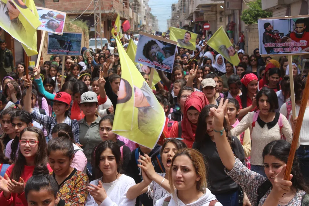 المئات من الطلاب والمدرسين يؤكدون دعمهم لمقاومة المضربين ورفضهم لجدار التقسيم