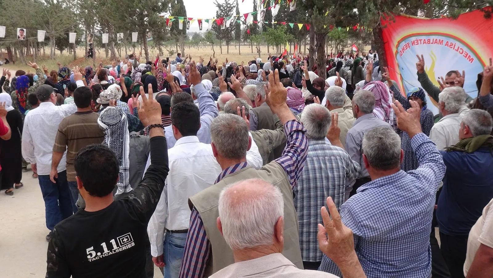 في اليوم التاسع من الاعتصام الأهالي يؤكدون دعمهم للمضربين