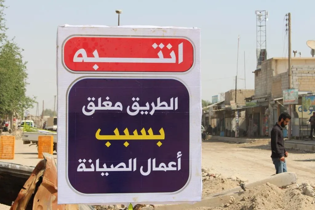 بلدية الشعب في مدينة الرقة تبدأ بتزفيت الطرق داخل المدينة