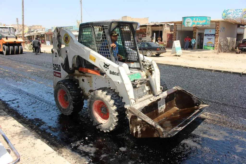 بلدية الشعب في مدينة الرقة تبدأ بتزفيت الطرق داخل المدينة