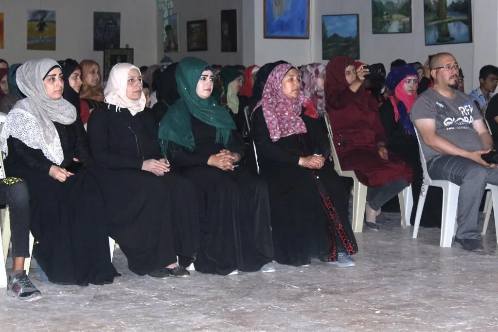 عرض مسرحي وأغاني ثورية تضمنها اليوم الثاني من الوقفة التضامنية