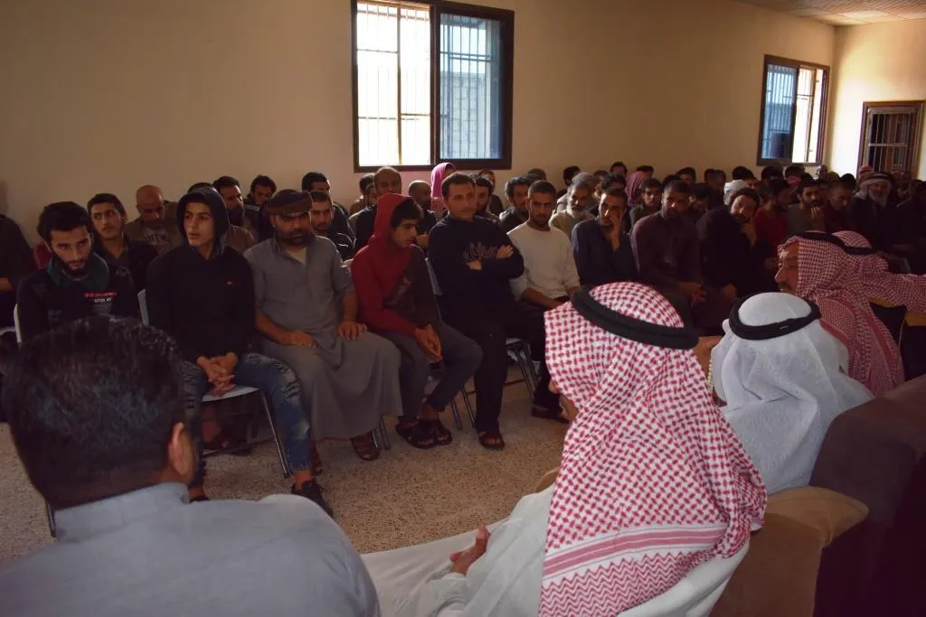 قوى الأمن الداخلي تطلق سراح معتقلين لم تتلطخ أياديهم بدماء السوريين