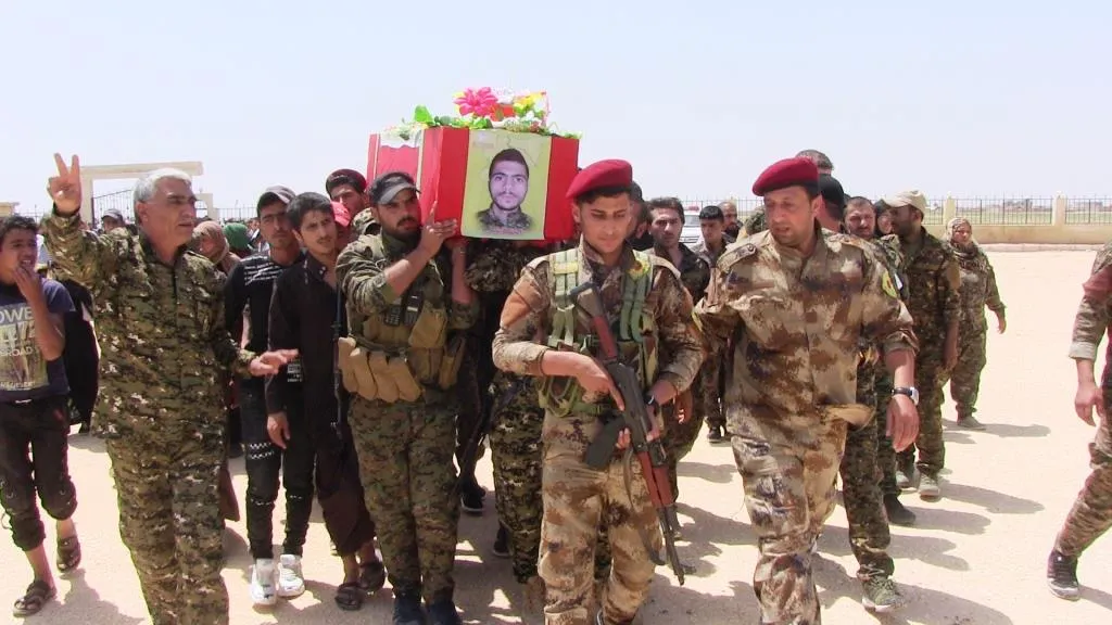 جثمان الشهيد صالح المحمود يوارى الثرى في مزار الحكومية