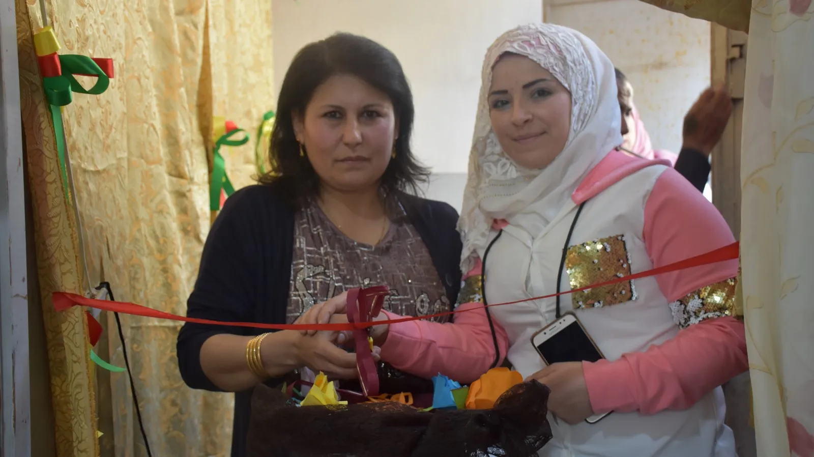 معرض لأعمال طلبة حلب بمناسبة عيد اللغة الكردية