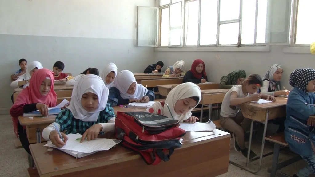 أكثر من 47 ألف طالب وطالبة يخضعون للامتحانات النهائية في الطبقة