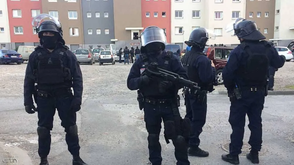 مسلح يحتجز رهائن في فرنسا دون معرفة الدوافع بعد