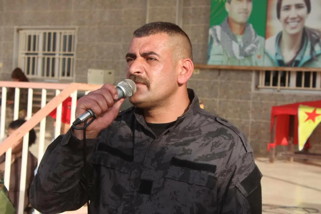  في يوم الشهداء...يستذكرونهم ويشعلون الشموع على أضرحتهم