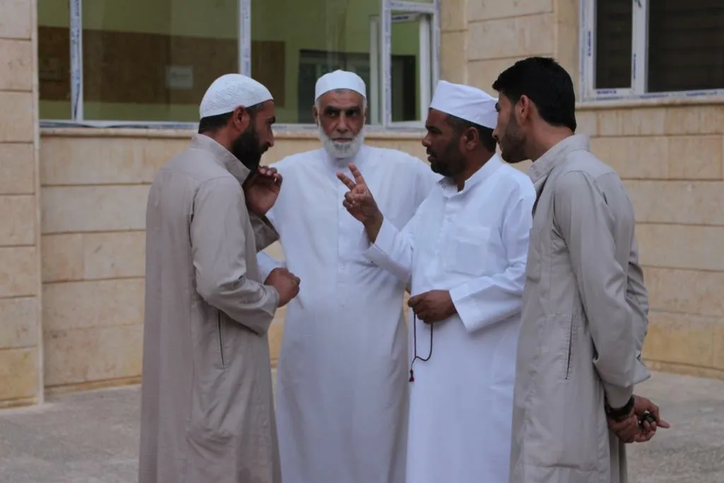 شيوخ ووجهاء الرقة يجتمعون على مائدة إفطار رمضانية
