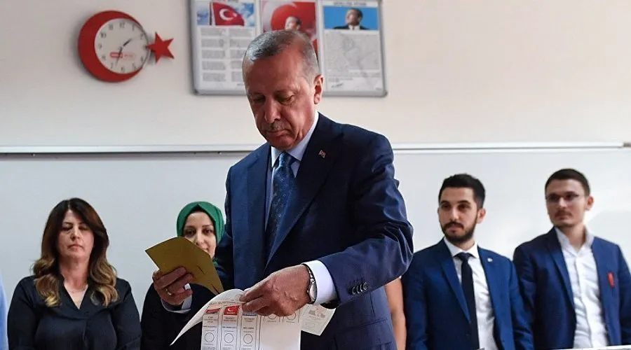 وول ستريت جورنال: أردوغان يتخبط على وقع خسائره الانتخابية والانهيار الاقتصادي  
