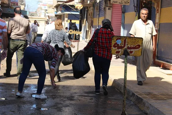 "نحن مواطنين في هذا البلد وواجب علينا تنظيف بلدنا"