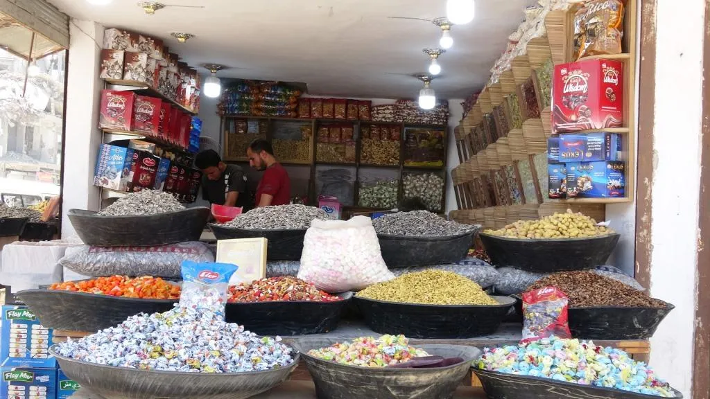مع اقتراب عيد الفطر أسواق الرقة تكتظ بالأهالي