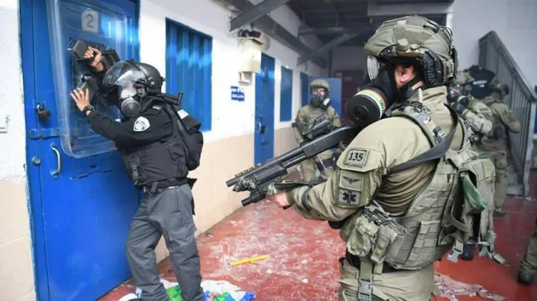 46 أسيراً فلسطينياً في سجن إسرائيلي يستعدون لخوض إضراباً عن الطعام 