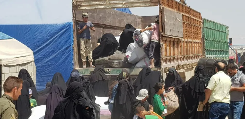 بعد أعوام أولى الدفعات من النازحين في مخيم الهول يعودون إلى بيوتهم