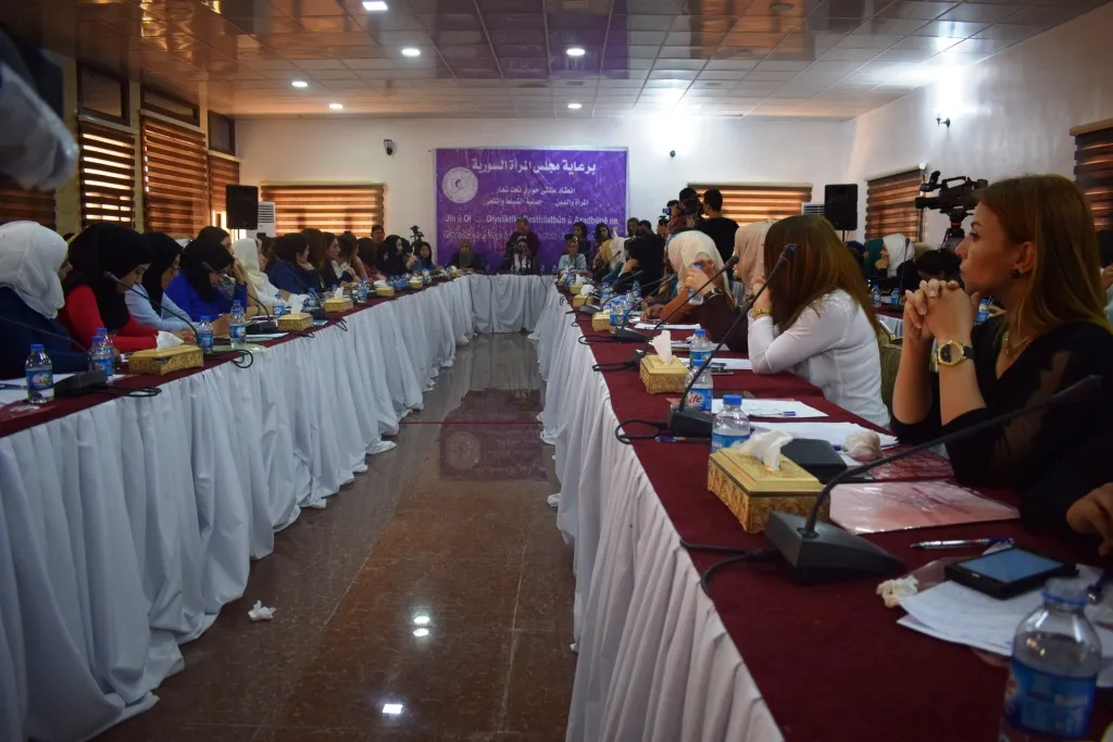 ملتقى المرأة السورية يستمر في مناقشة محور الجلسة الأولى