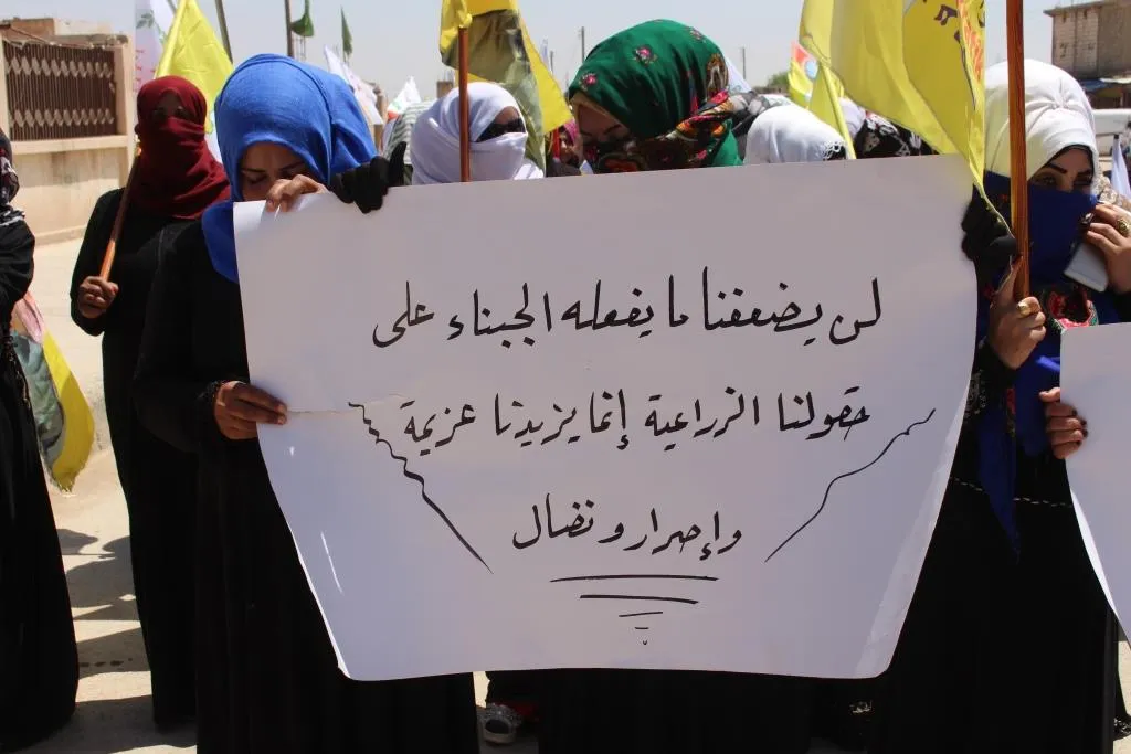 'لن نترك أرضنا حتى وإن احترقت أجسادنا فيها'