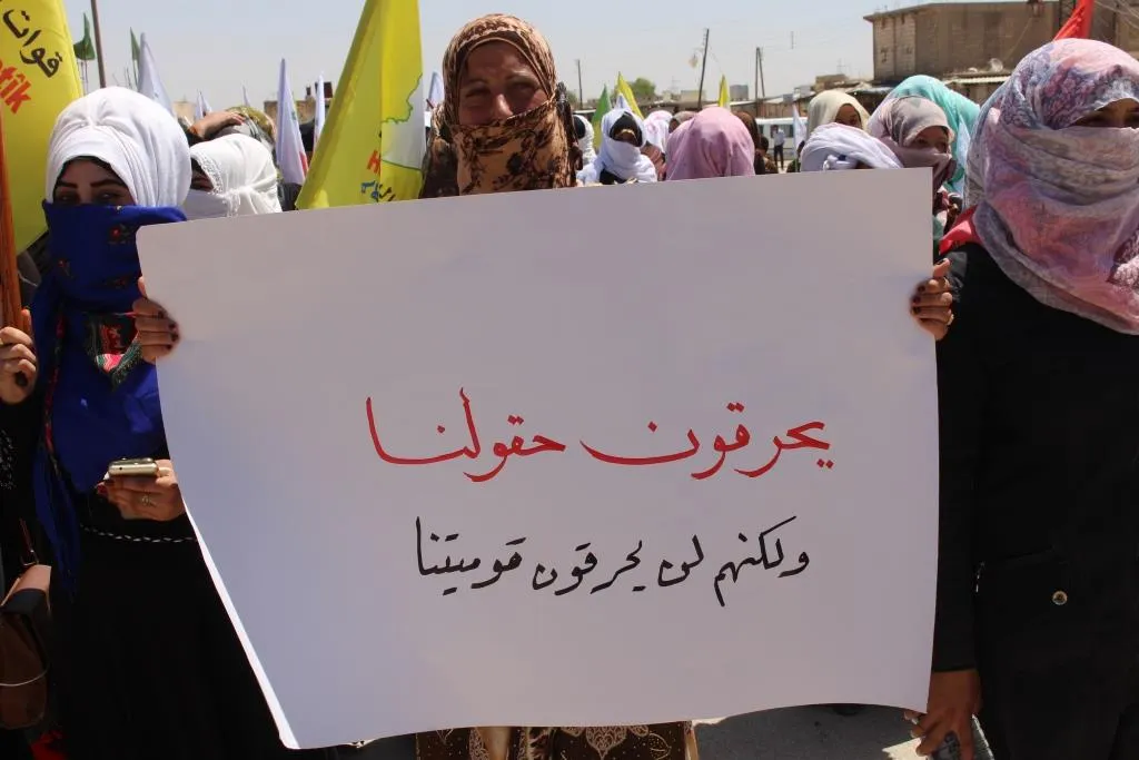'لن نترك أرضنا حتى وإن احترقت أجسادنا فيها'