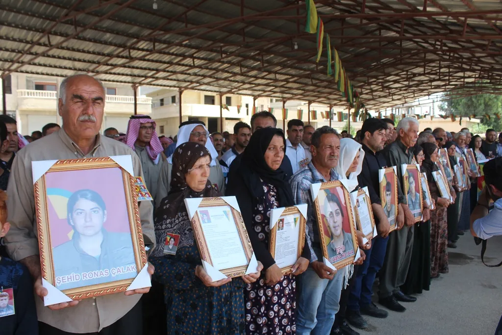 الإعلان عن أسماء 13 من شهداء قوات الدفاع الشعبي خلال مراسم