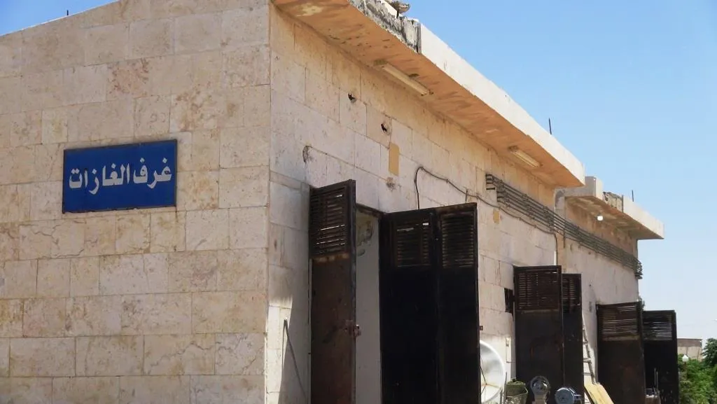 لجنة الصحة في الطبقة تباشر بتركيب محطة الأوكسجين في المشفى الوطني