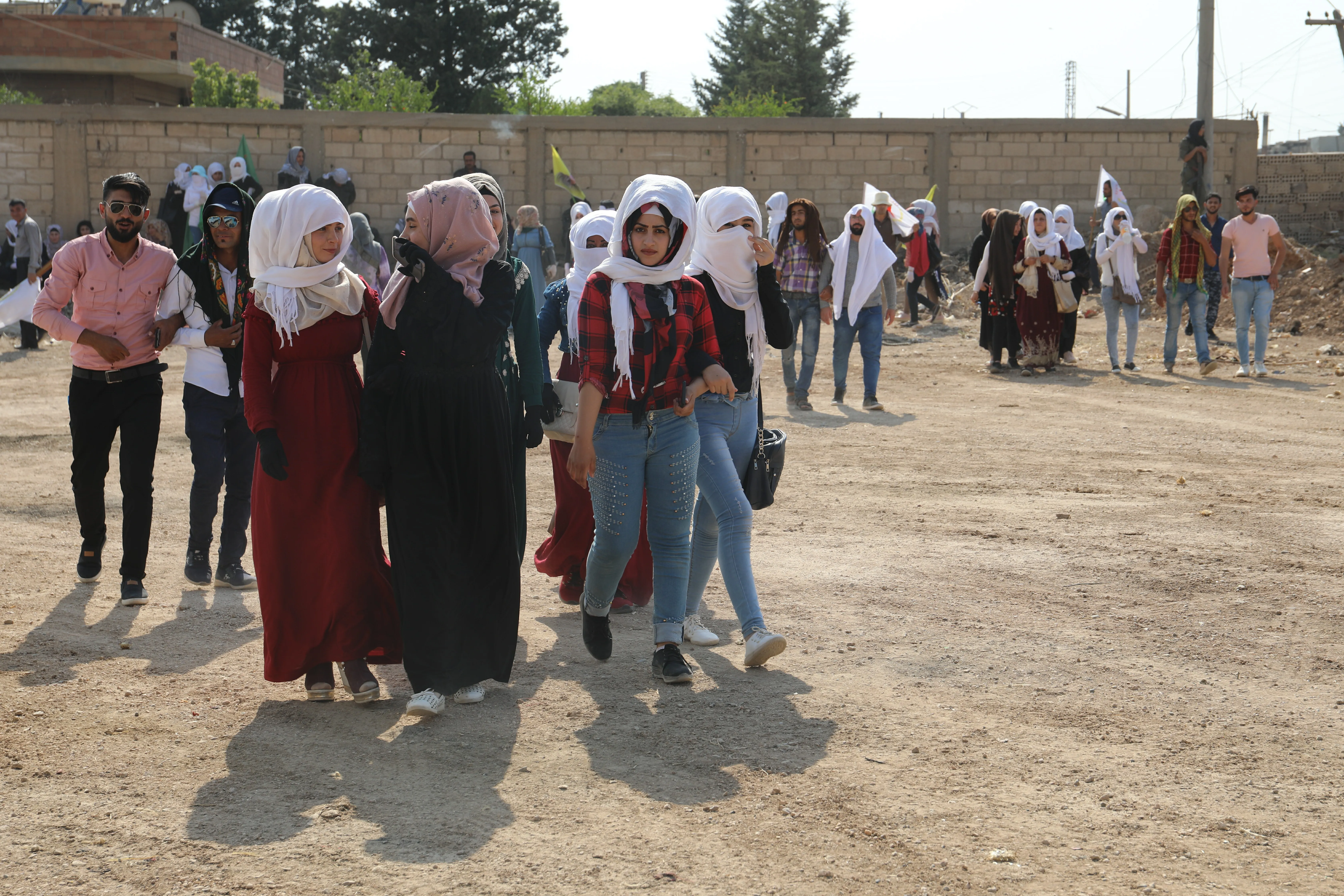 أبناء إقليم الجزيرة يتوجهون لساحة الاحتجاج للتنديد بالهجمات التركية
