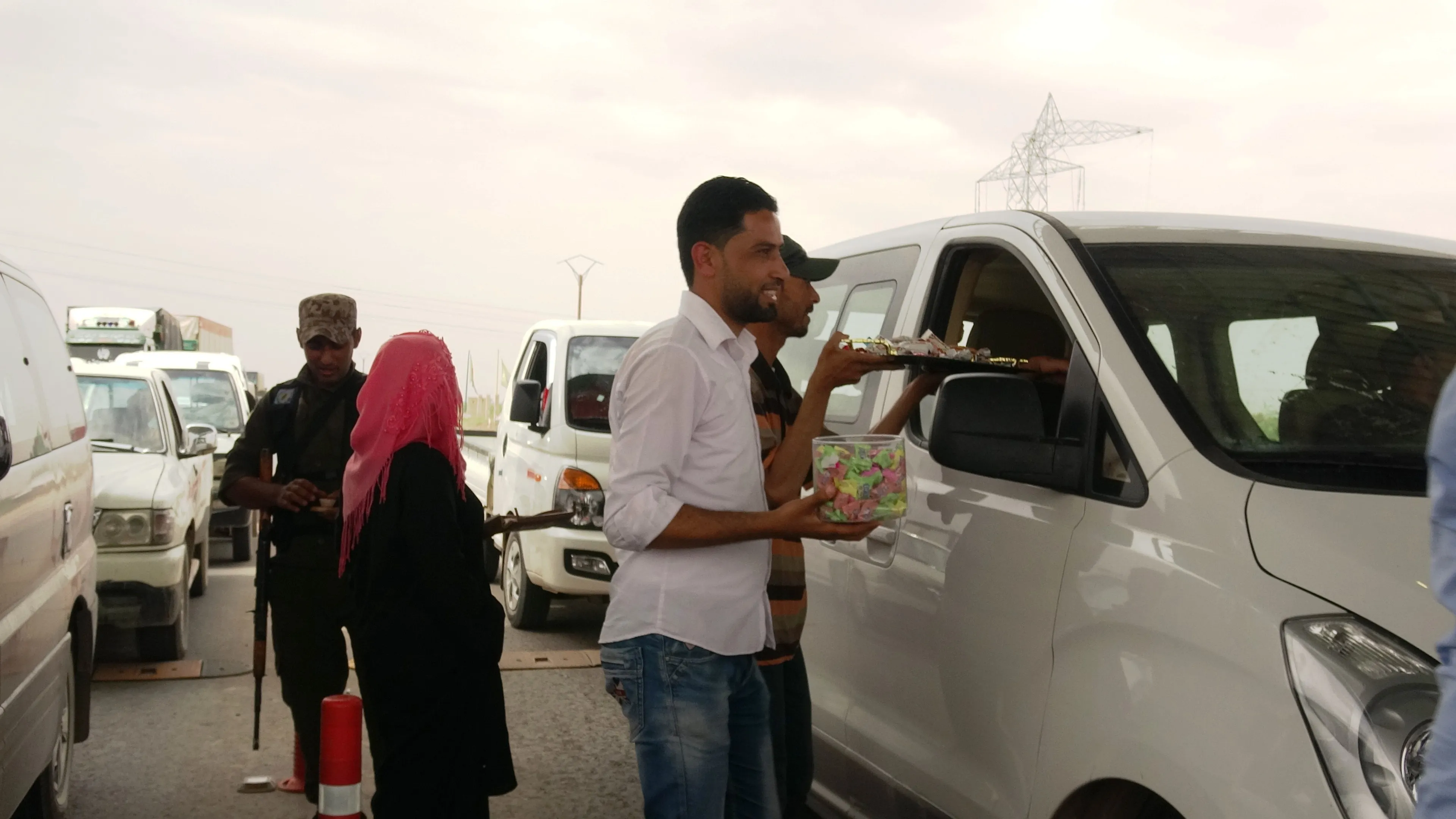 تقديم التهاني لقوى الأمن الداخلي بمناسبة عيد الفطر في الرقة