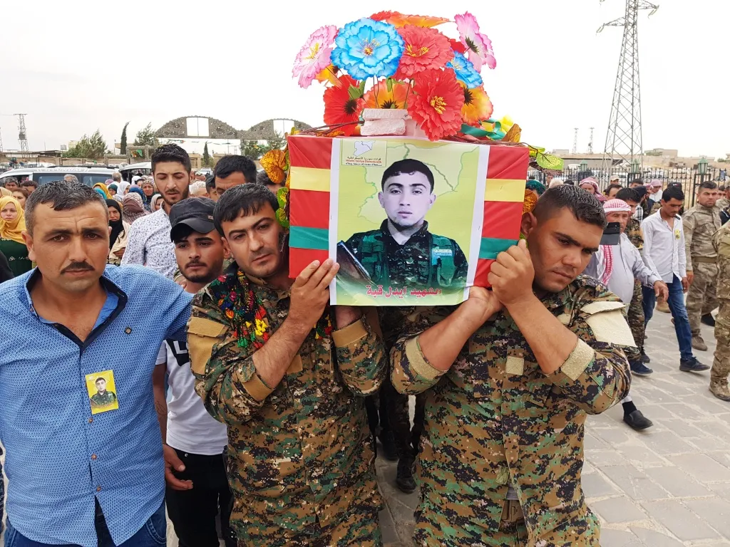 "إما أن نعيش بكرامة أو ندفن تحت أرضنا فنحن لا نقبل الاستسلام"