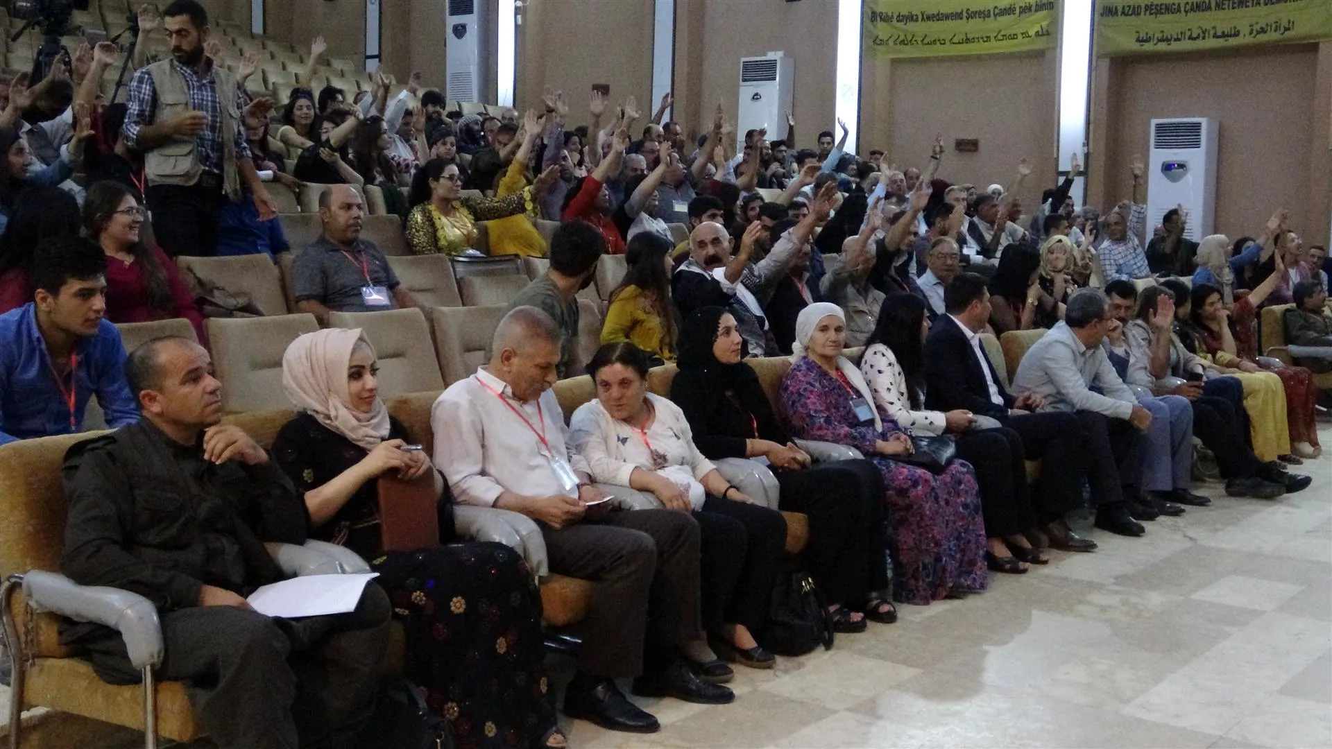 اختتام فعاليات اليوم الأول للكونفرانس السادس لحركة الثقافة والفن الديمقراطي