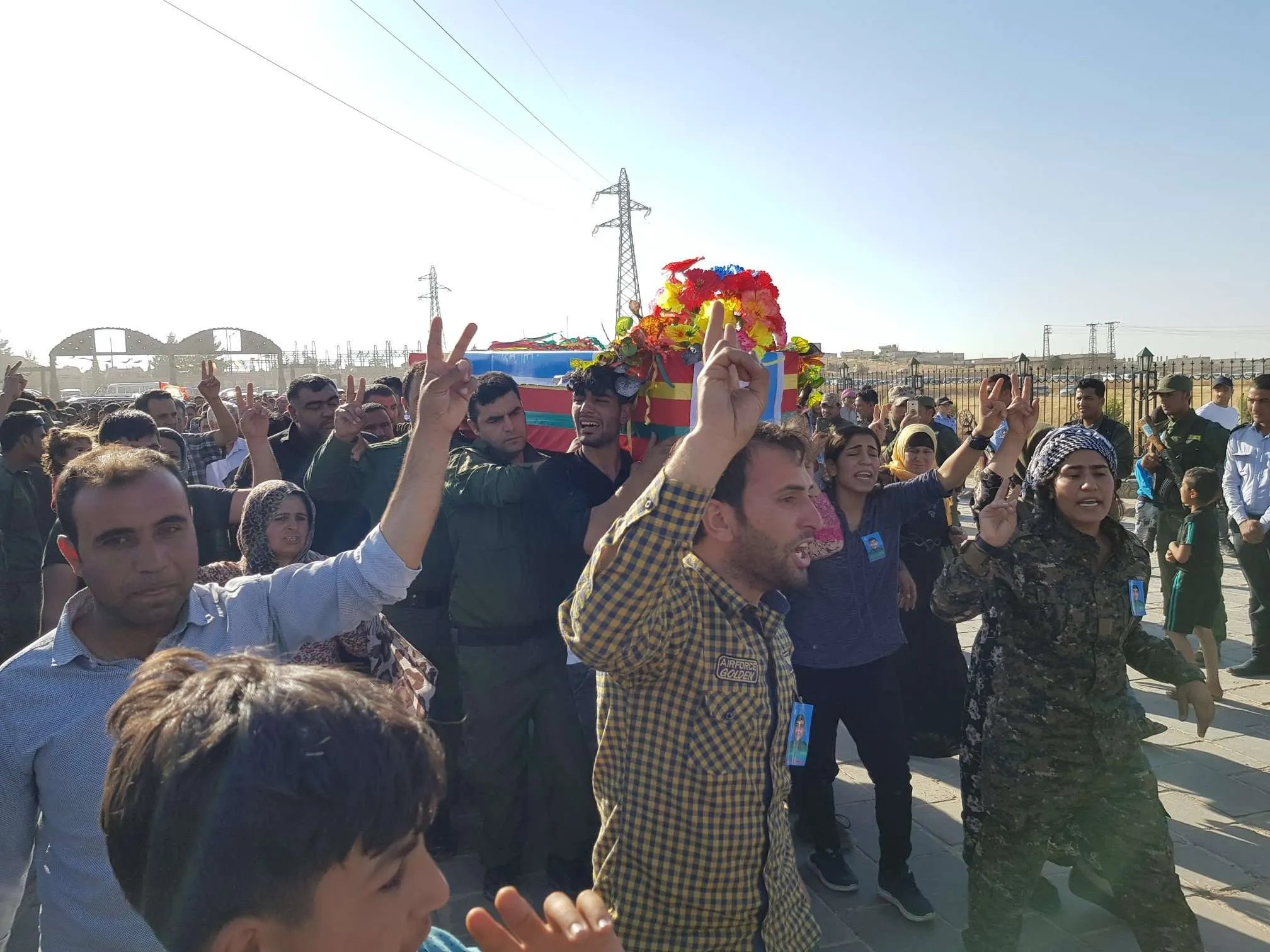 جثمان الشهيد أدهم وري الثرى في مزار الشهيدة دجلة