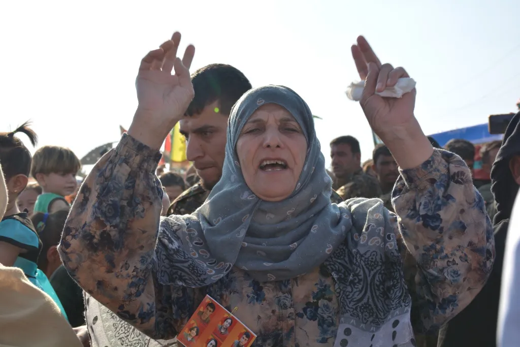 مراسم تشييع مهيبة لشهيدين والكشف عن سجل ثالث في كوباني