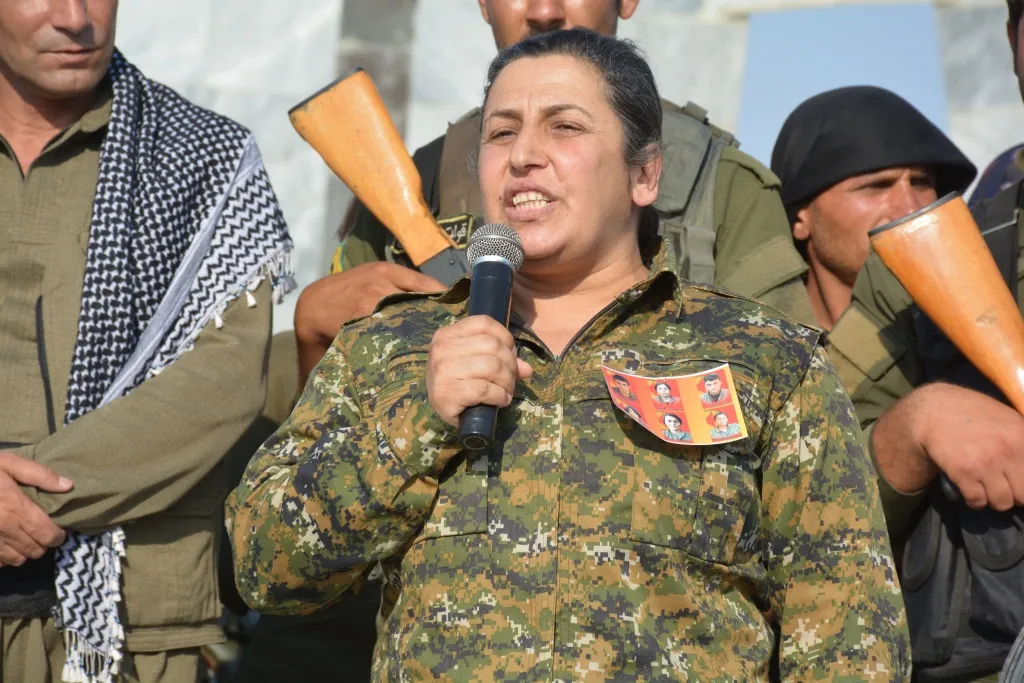 مراسم تشييع مهيبة لشهيدين والكشف عن سجل ثالث في كوباني