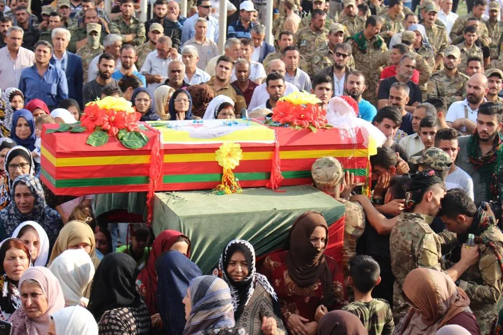 تشييع جثمان الشهيد ميتان والإعلان عن سجل الشهيدة آكري في قامشلو