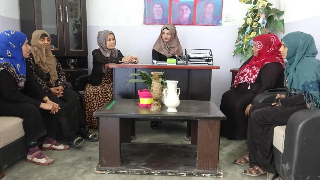 مجلس المرأة في حي الرميلة.. الوجهة الأساسية لنساء الحي